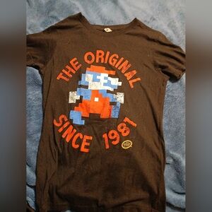 Black‎ Graphic T-Shirt with Retro Design.women's Sz.M.